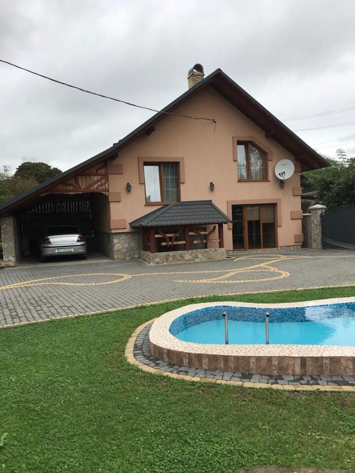 Vacation Home Yabluniv 외부 사진